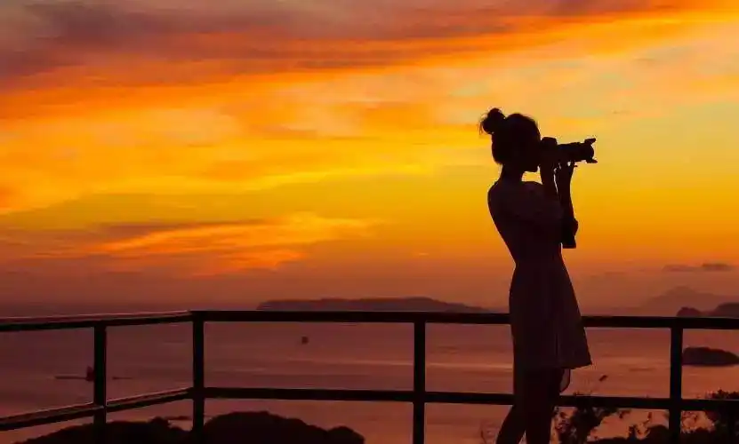 喜欢是演员,是歌手,是摄影师的你,喜欢默默无闻做公益的