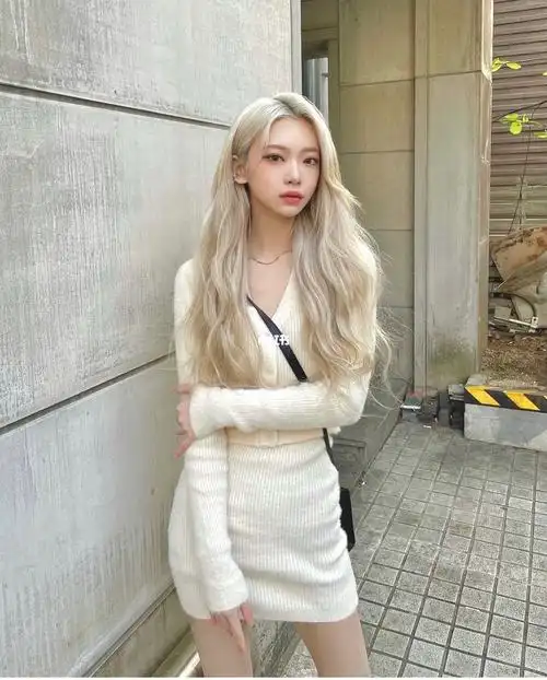 染完头发朋友们都被问疯了这款发色"白金色"_发色_焦糖_染发_穿搭