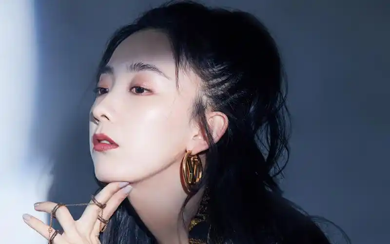 朱颜曼滋暗黑系写真桌面壁纸