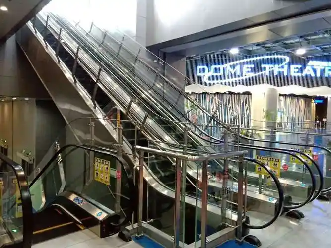 柴志东山东扶梯护栏,自动扶梯加装安全护栏,电梯扶梯安全防护栏杆