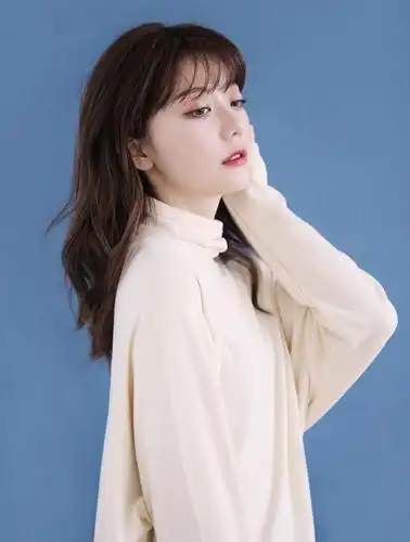 一个人拍照姿势有限?7个姿势,既能提高出片率,又能拍出氛围感