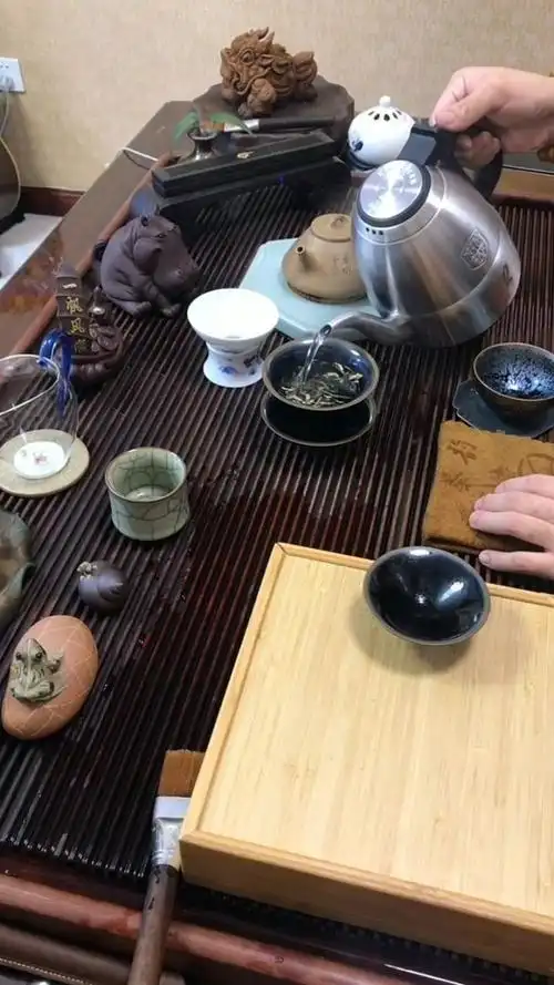 泡茶真的会让一个人平静下来,特别的有意思!