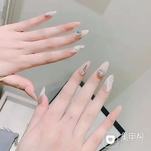 尖形,裸色,晕染,钻美甲图片-美甲帮