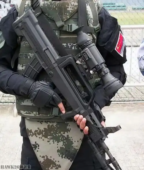 当然,白光瞄准镜还是好的,如果换上微光瞄准镜,你连"呵呵"都懒得说.