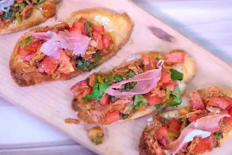 用罐头也可以做出的异国美食西班牙小食tapas