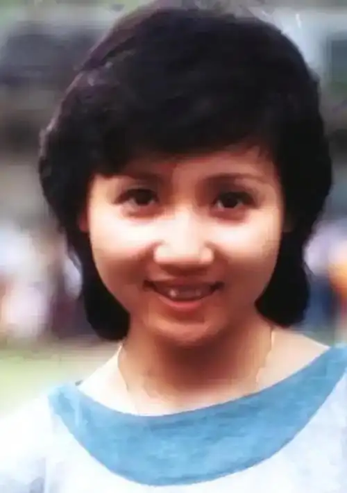 回顾张德兰巅峰时为爱隐退40岁成为医生一生无儿无女