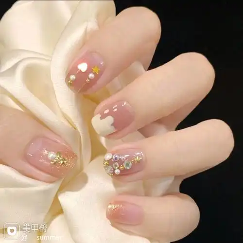 裸色方形短指甲美甲图片