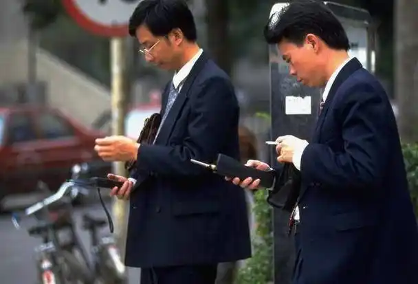 90年代中国年轻人无比渴望改变自身命运图9是年轻漂亮发廊妹