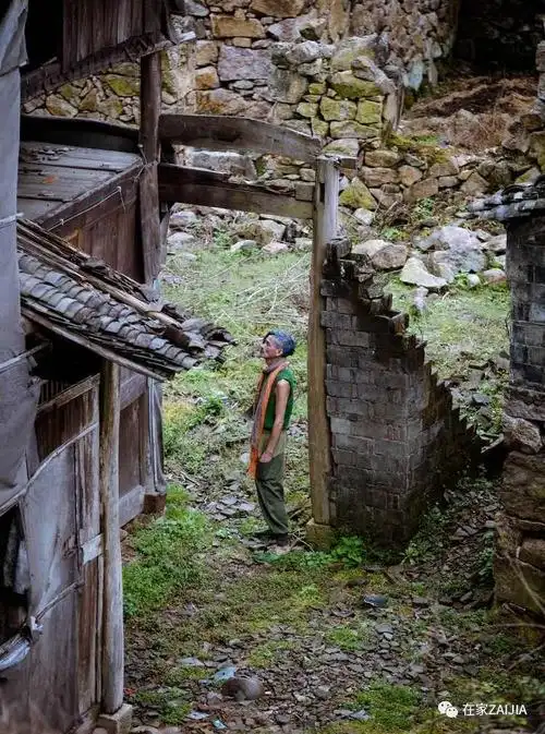再轰轰烈烈的爱情都抵不上跟他她一起隐居山野
