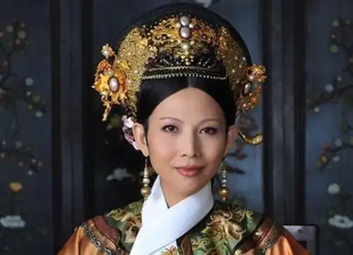 在《甄嬛传》的结局中,乌拉那拉氏为何被封为皇后?_360问答