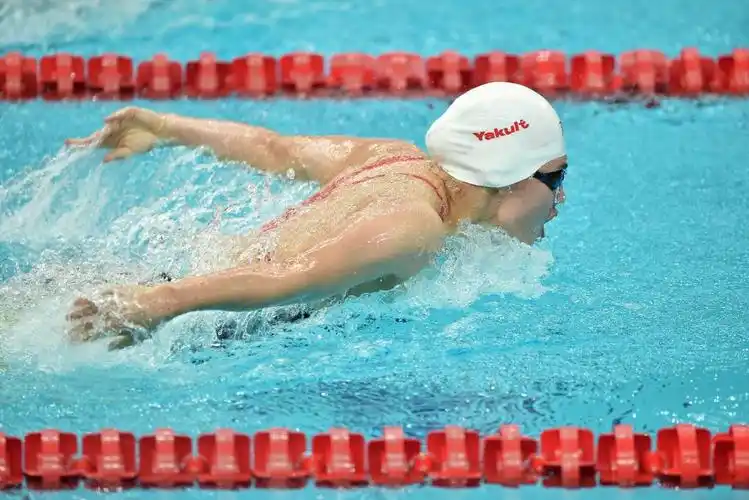 江苏运动员张雨霏获得第十三届全运会游泳女子200米蝶泳金牌
