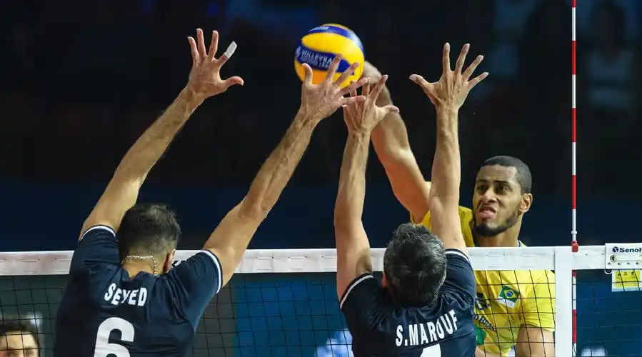 总决赛:巴西男排3-2险胜伊朗晋级四强