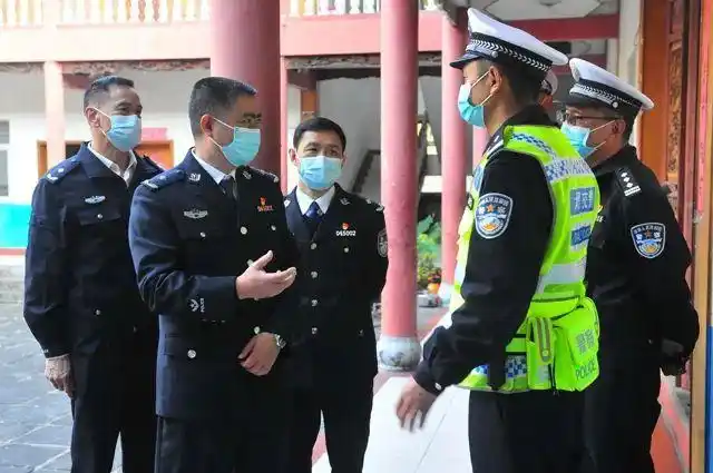 当日下午,杨坤副州长一行先后深入大理市,楚大高速路大理收费站,大保