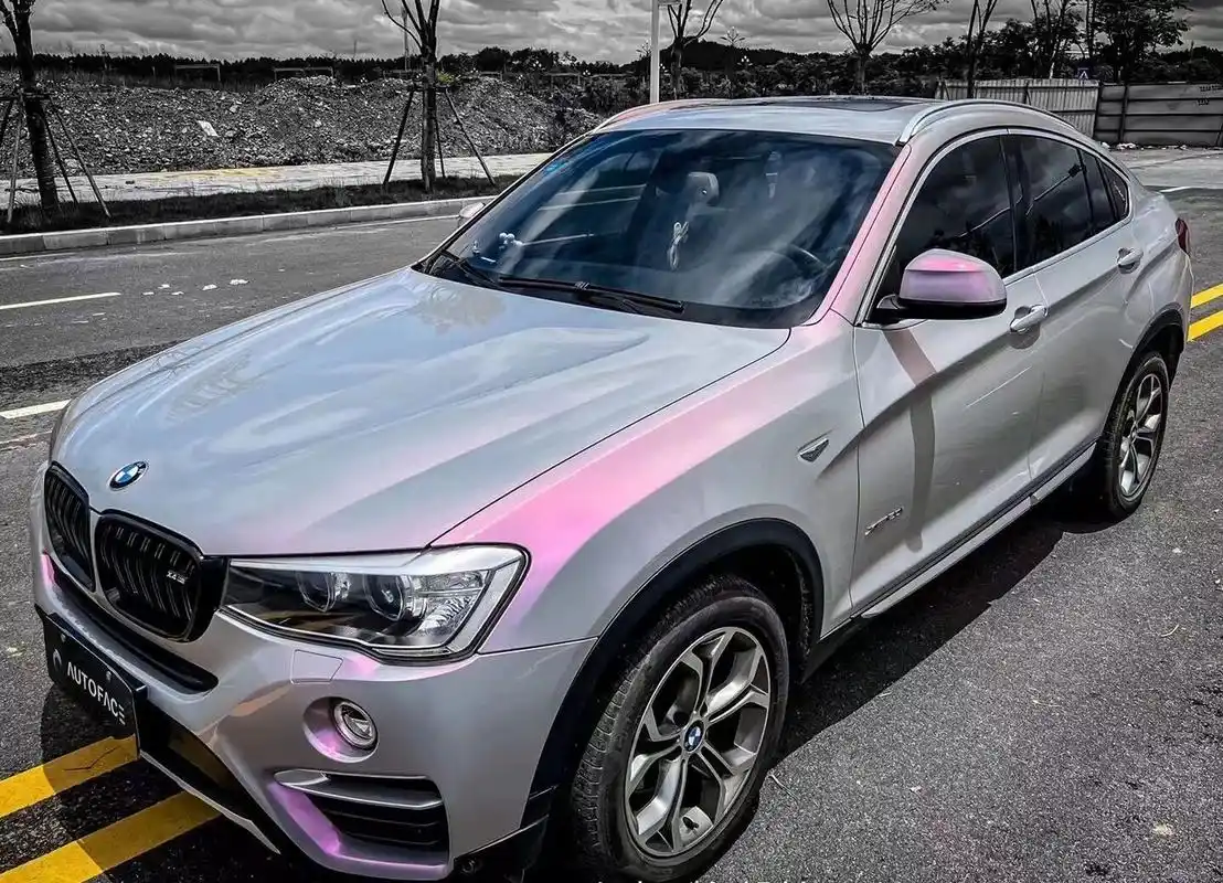 宝马x4改色贴膜pet梦幻火山灰 这是刚刚发生的一件真实的事情,一对