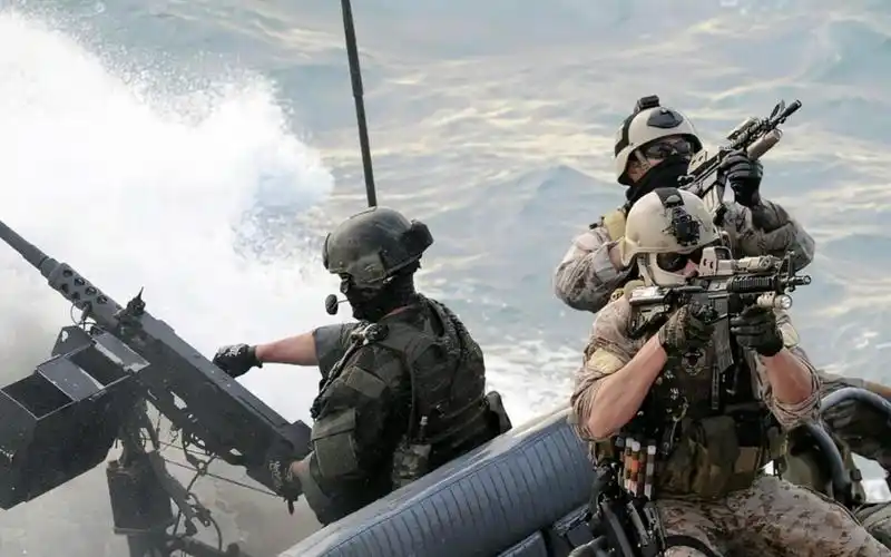 史诗级高分现代战争大片场面激烈火力强劲,军迷福利不容错过.