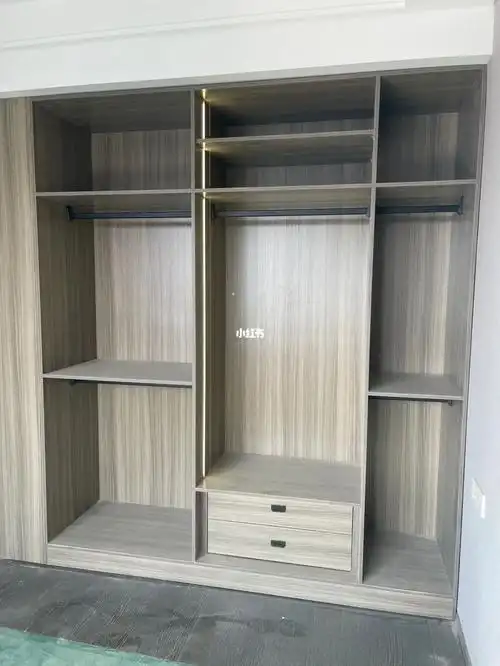木工现场衣柜