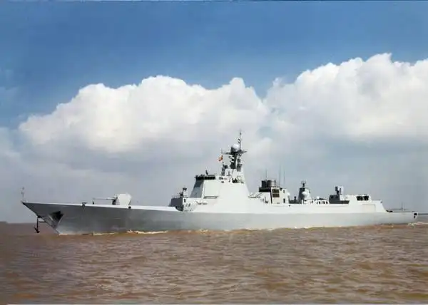 资料图:052d级战舰海试.