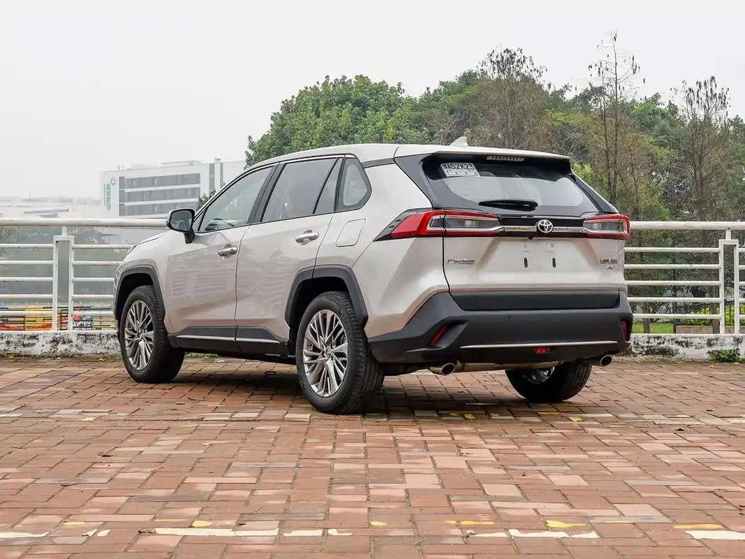 20万就能买丰田四驱suv油耗低使用成本也很低