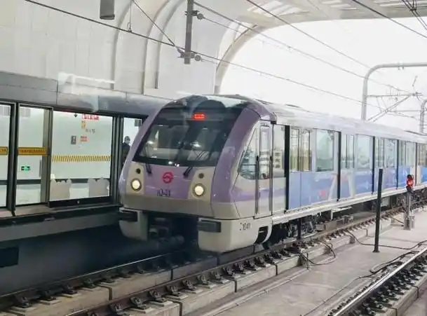 地铁自己跑,驾驶室成拍照胜地!"网红"版10号线,你坐过了吗?