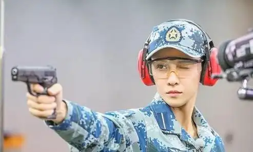 《铁道飞虎》里张蓝心饰由子.