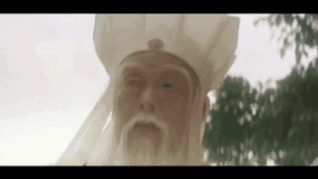 "大威天龙"是电影《青蛇》里法海的一句收妖咒语,具体内容是"大威天龙