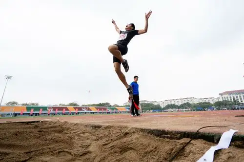 熊若愚男子跳远起跳(学通社记者 刘博文 摄)