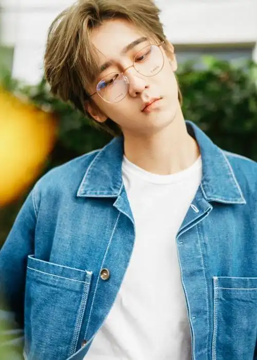 赵让向日葵写真