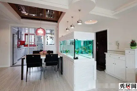 入户门摆放鱼缸做玄关风水好不好 3款进门玄关鱼缸隔断柜装修效果图