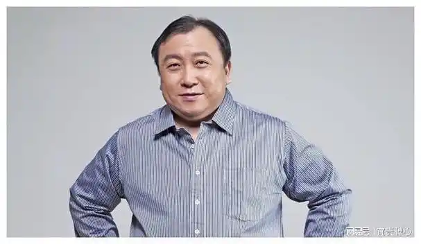 刘德华在2021年的贺岁片《人潮汹涌》票房并不称心,在和贾玲的对比中