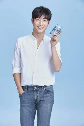 roommate:李国主赞徐康俊童颜 姐弟情深亲密合影