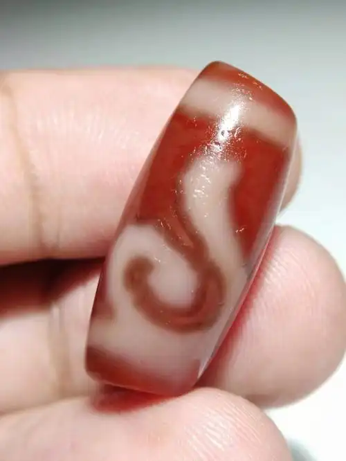 标价红料嫩色金钱勾天珠