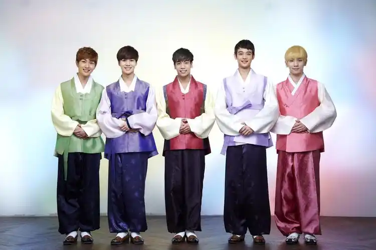 shinee写真-成员:李珍基.金钟铉.金基范.崔珉豪.李泰民.