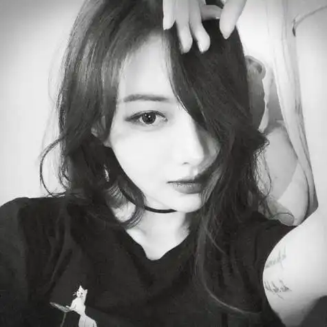 黑白头像女生冷酷霸气 头像个性简约黑白