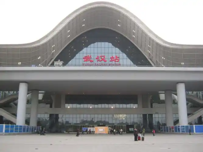武汉火车站昼景