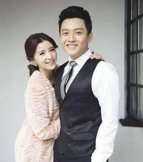 不过有网友猜测石安妮与演员吴其江走入了婚姻殿堂,二人在电视剧
