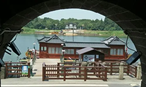 【视频图文】兰溪市中洲渡口浮桥码头正在维修保养