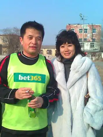 韩端春节忙翻天:受困豪饮传闻 遇老毕开怀(图)