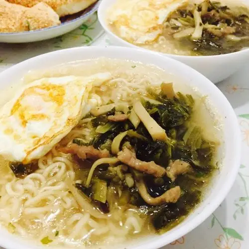 juliajue做的雪菜肉丝鸡蛋面