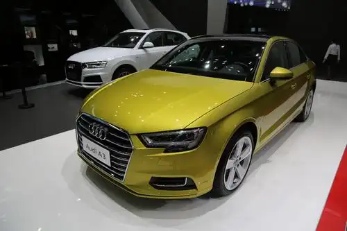实拍奥迪a3,20万级别豪华轿车,配中国专属色-星锐黄!