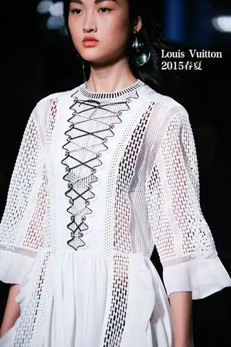 扣子拉链都没劲今年的衣服就是要绑带累死你