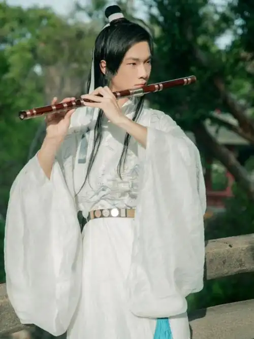 汕头中山公园吹笛少年