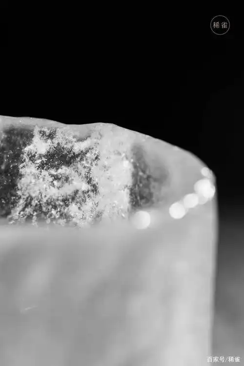 千年寒冰,似水之玉,琢磨成杯