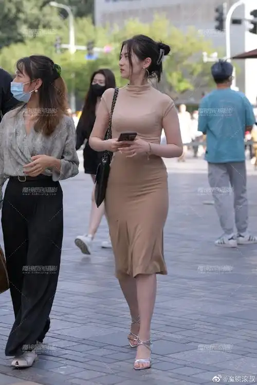 魔镜滚叔街拍:优雅如兰(上部)#街拍##美女日常