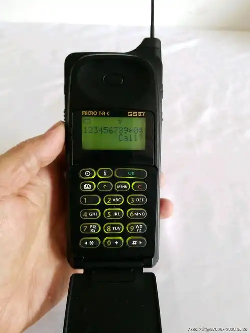 摩托罗拉大哥大8400,老古董翻盖老电话老手机,砖头机,外壳有破损,怀旧