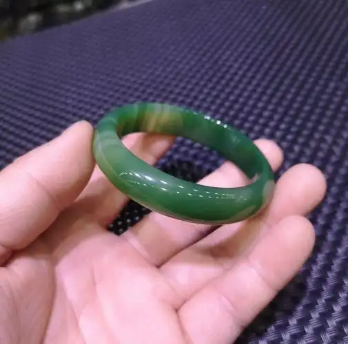 厂家批发 巴西碧绿色缠丝花纹玉髓手镯 绿玛瑙女款玉镯直播用品