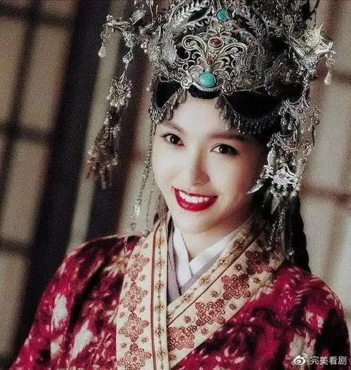 萧燕燕(唐嫣饰),燕国宰相和燕国长公主的第三个女儿,备受宠爱!