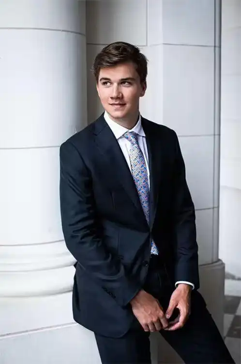 英俊,高大!比利时冰球王子加布里埃尔年满19岁,即将进入新阶段