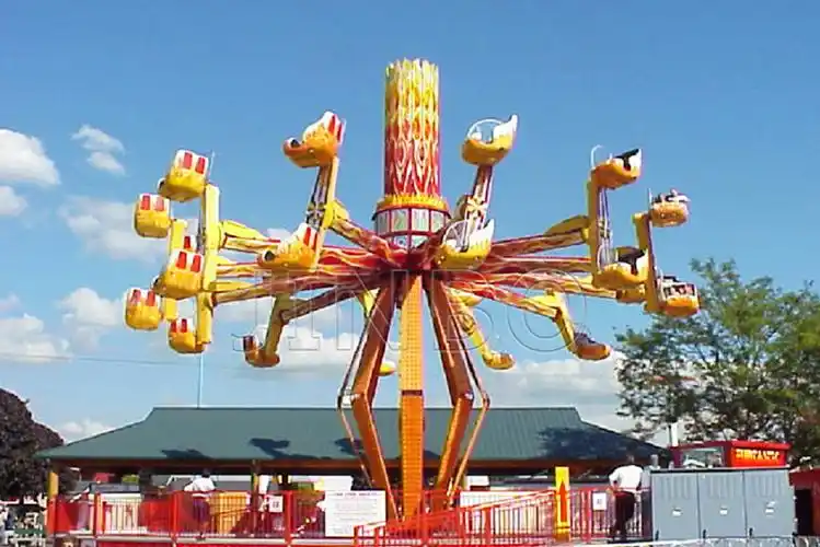 广场游乐设备32人疯狂快车旋转飞车游乐设施中山大型游乐设备制造公司