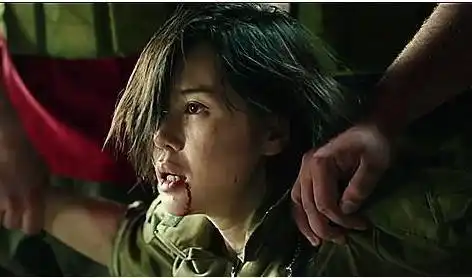 《战狼》中龙小云,"战狼中队"队长,英气逼人的性感女军官,吴京的女