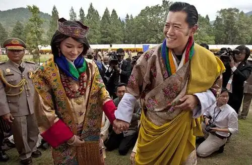 不丹最帅国王迎娶平民新娘 王室童话爱情引全球关注